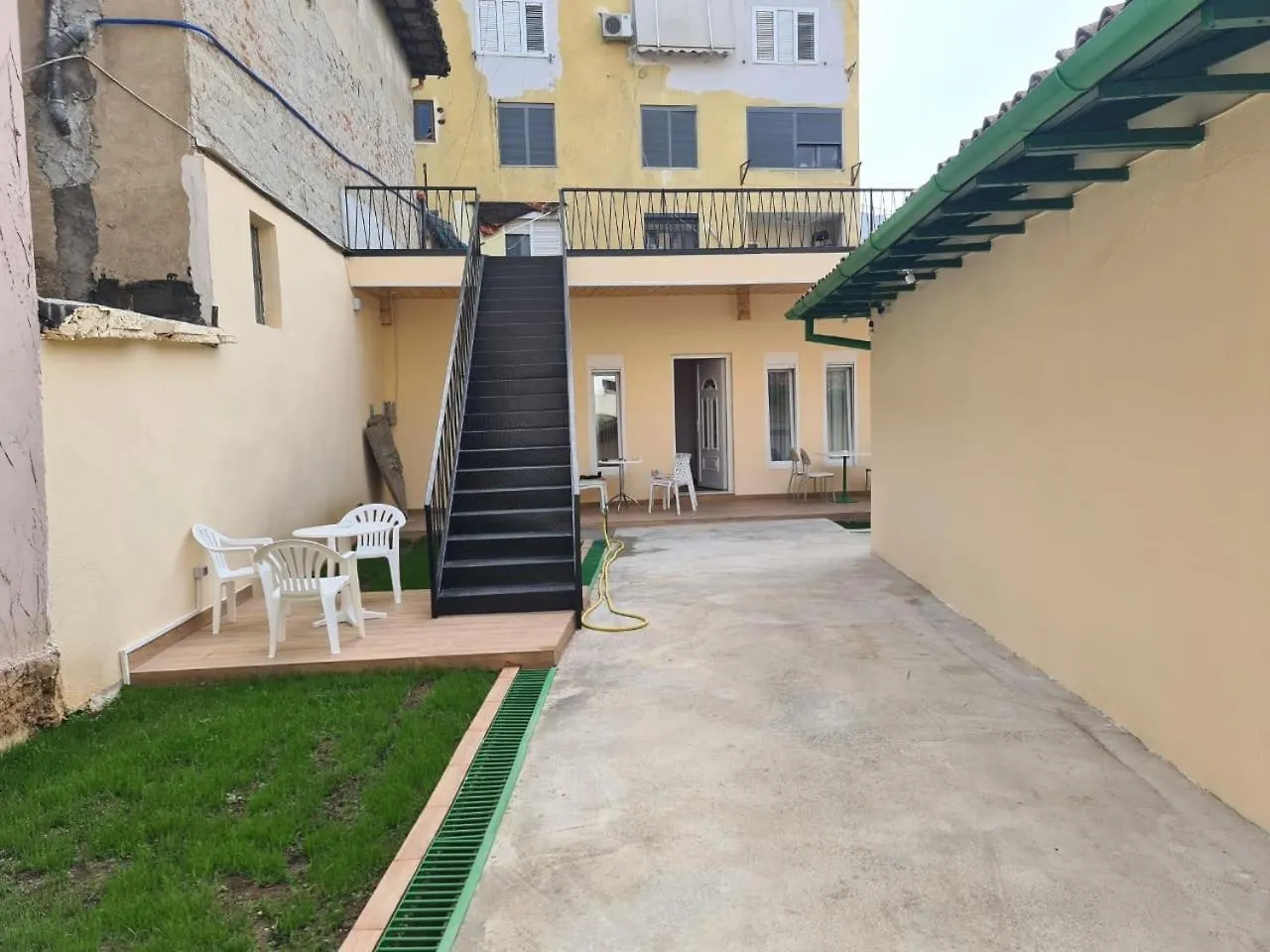 Tirana Center Apartaments 0*,  ألبانيا